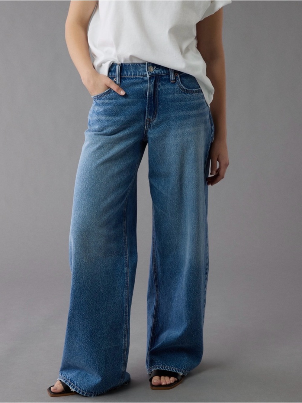 American Eagle Outfitters Wide-Leg Drape Jeans in Medium Blue Wash